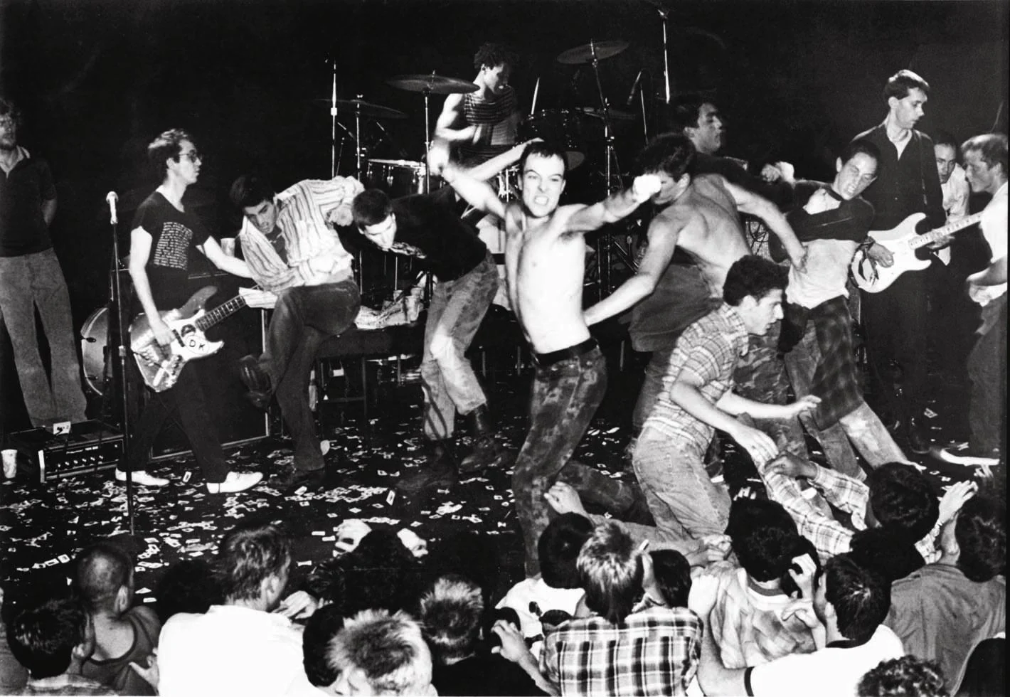punk_dead_kennedys_crucified1980